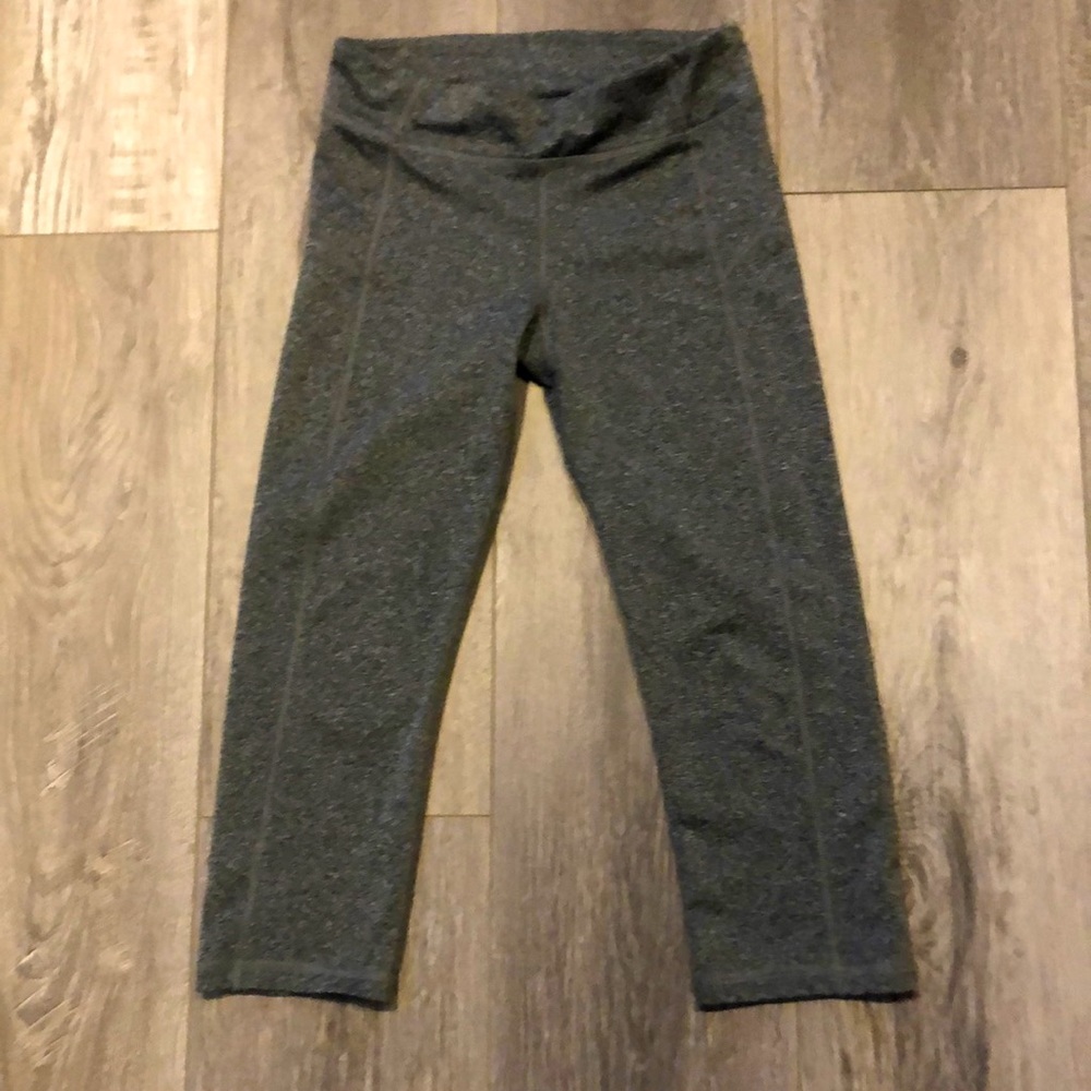Aeropostale Best Booty Ever Capri leggings in heathered grey Small